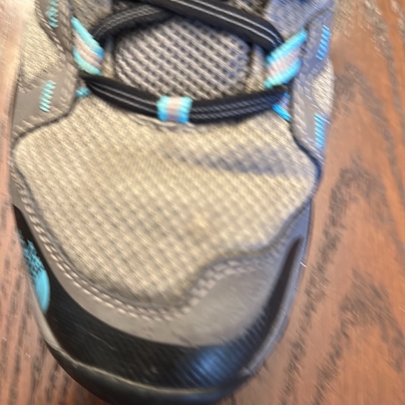 North face tennis shoes - Picture 6 of 6